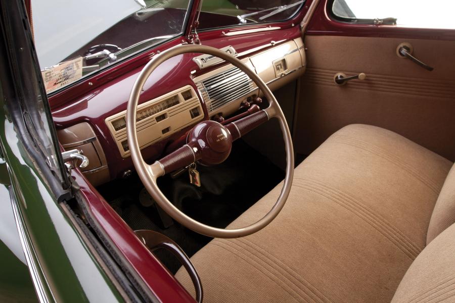  Ford V8 Deluxe 5-Window Coupe 1940 года  (фото 5 из 20)